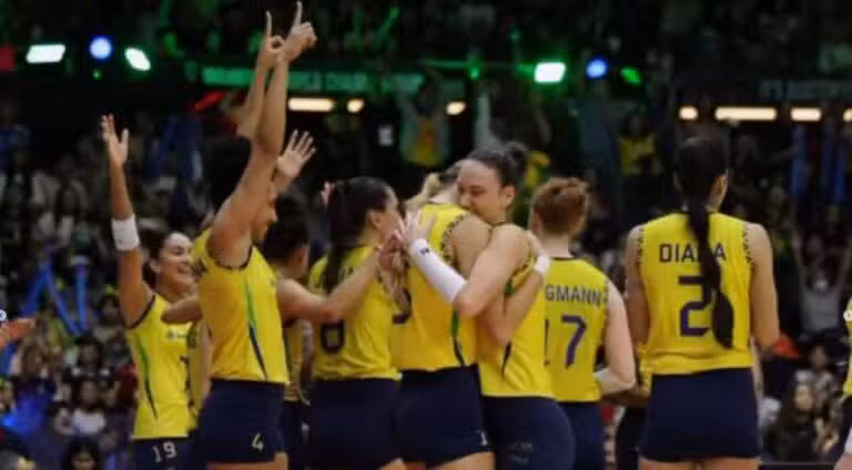 Seleção feminina de vôlei conquista bronze