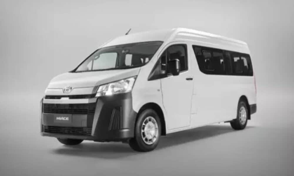 Toyota преработва класическия ван Hiace с усъвършенстван пакет за безопасност за автомобилния пазар