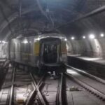 Trem com passageiros da Linha 4-Amarela descarrila e parte ao meio
