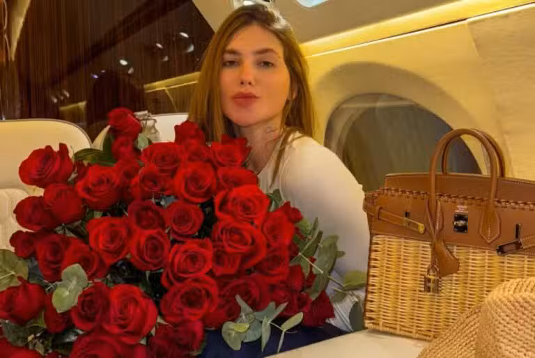 Virginia recebendo Flores