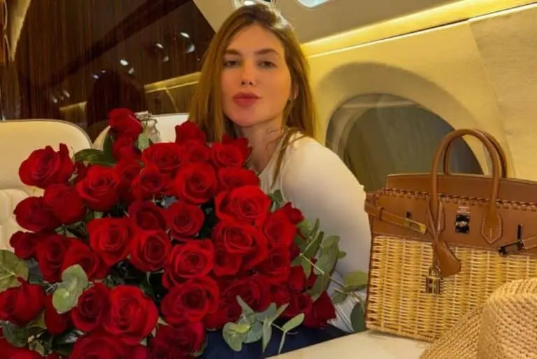 Virginia recebendo Flores
