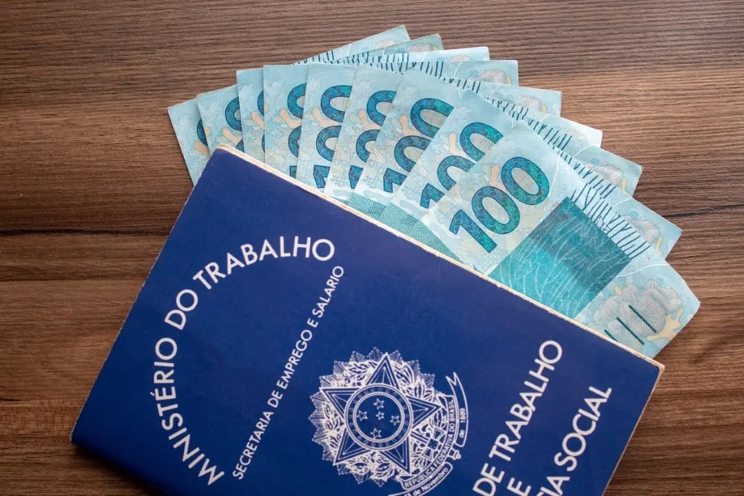 carteira de trabalho, INSS, aposentadoria, dinheiro