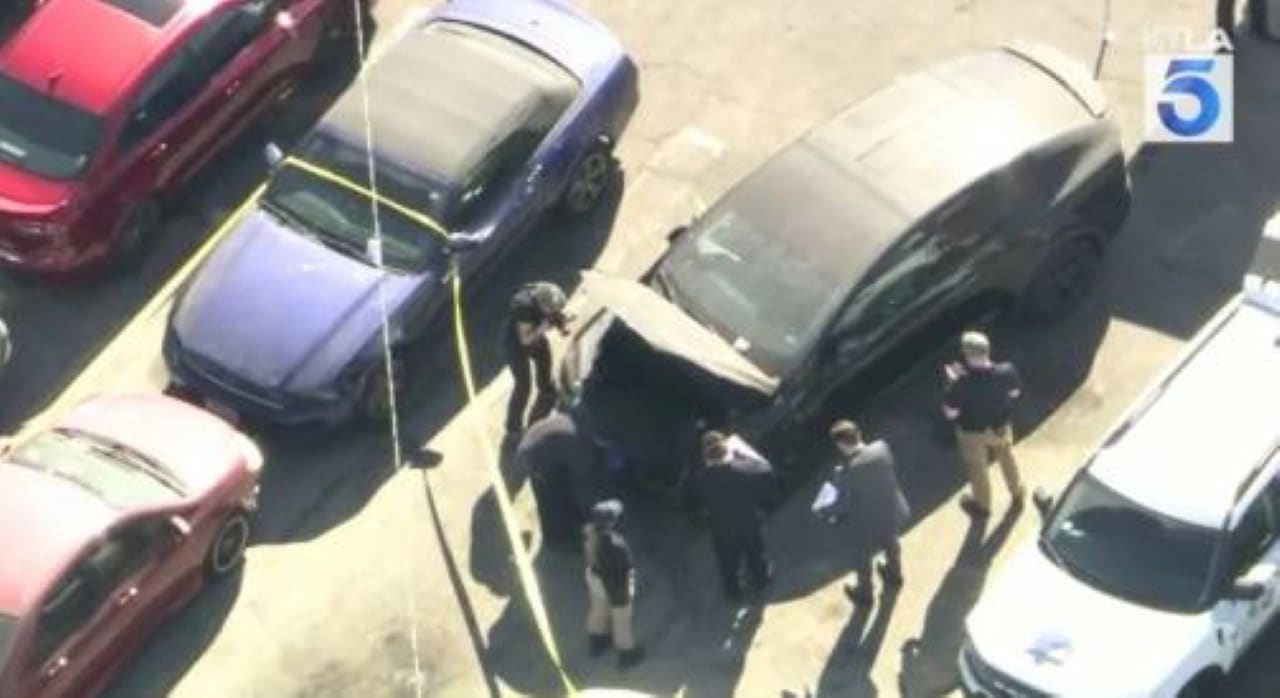 corpo dentro de carro hollywood