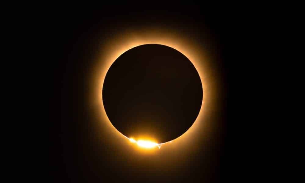 Luna blochează Soarele pentru mai mult de 6 minute în eclipsa totală de soare din 2 august 2027