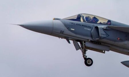Força Aérea Brasileira realiza Domingo Aéreo com acrobacias de Tucano e helicópteros Águia em SP