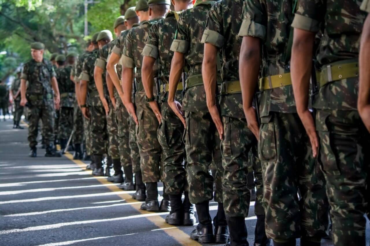 Corte de verbas militares: Ministério do Planejamento remaneja R$ 226 milhões para BPC e remédios do SUS no Brasil