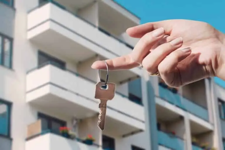 Agente imobiliário, imóvel, apartamento, chaves