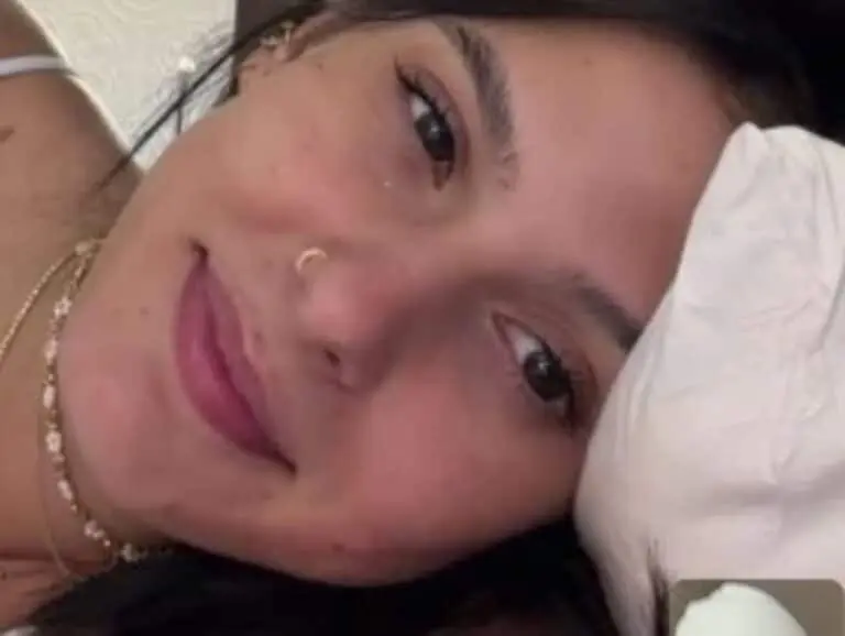 Ana Castela - Story.