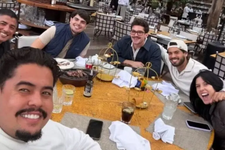 Ana e ze em almoço em familia