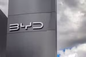 BYD annuncia il richiamo di 89.000 berline Qin Plus DM-i a causa di un guasto alla batteria al litio