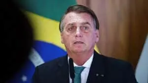 STF: Nunes Marques estipula 20 dias para PGR avaliar anulação de condenação de 27 anos de Jair Bolsonaro