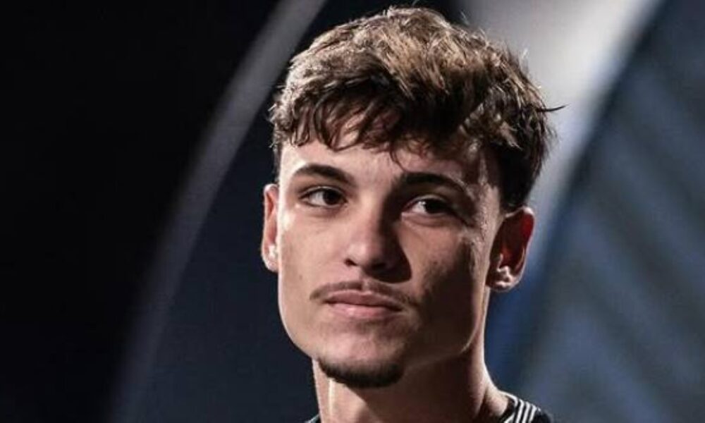 Kaká publica elogio a Breno Bidon, do Corinthians, e destaca jovem talento alvinegro