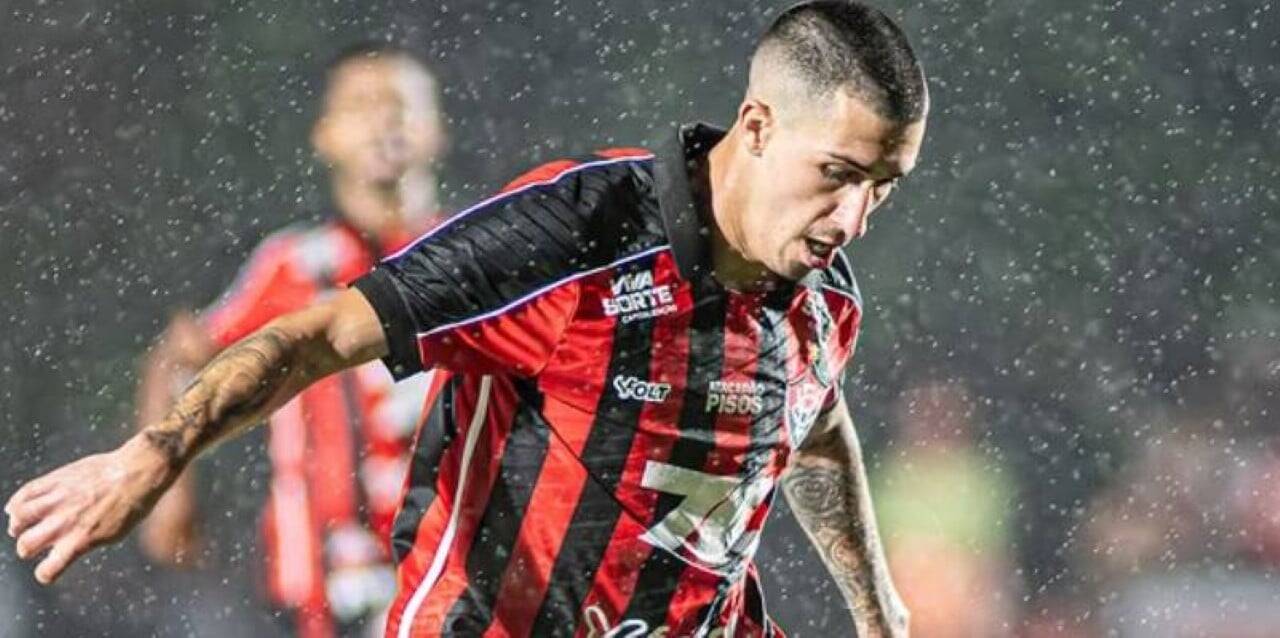 Gol de Lucas Halter decreta virada do Vitória sobre Vasco no Brasileirão em São Januário no 1°t