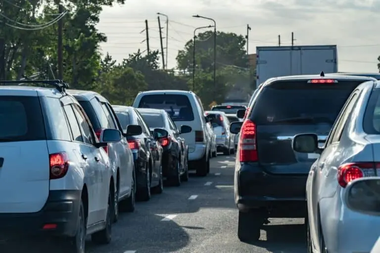 Carros, trânsito, licenciamento