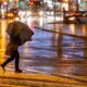 Chuva, cidade, mulher com guarda-chuva