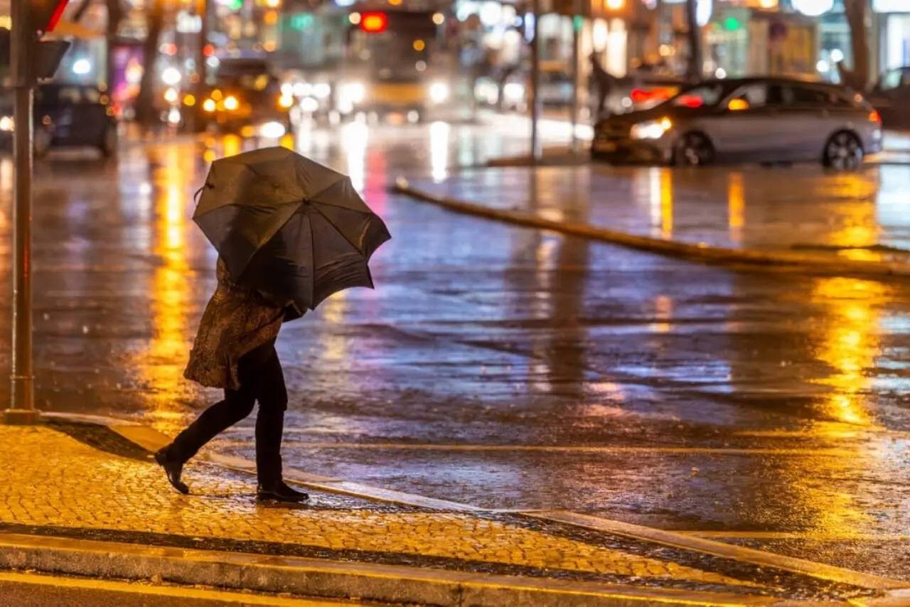 Chuva, cidade, mulher com guarda-chuva