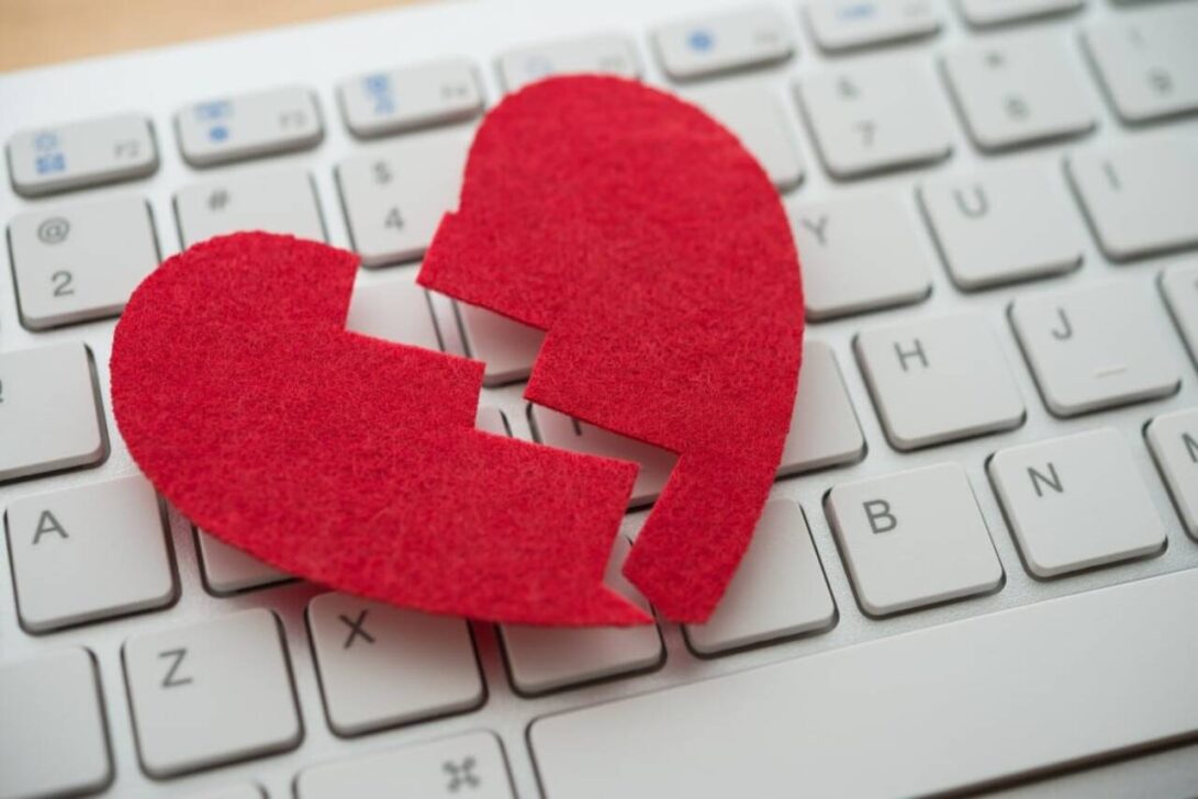 Coração partido, golpe do amor na internet