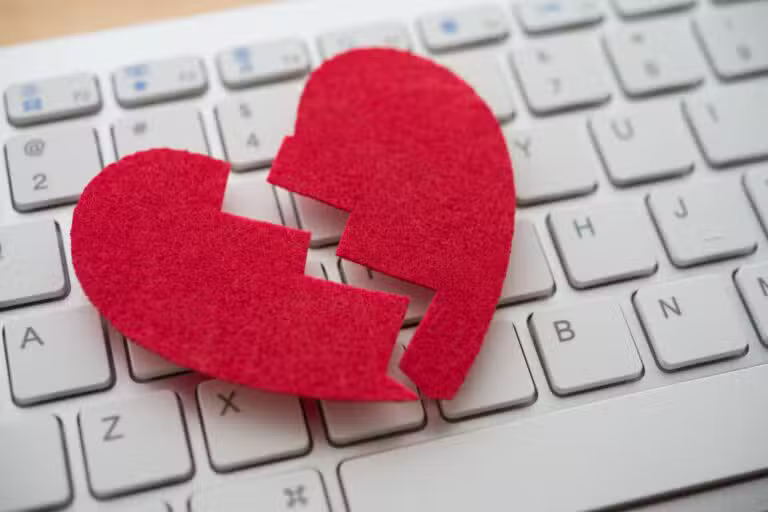 Coração partido, golpe do amor na internet