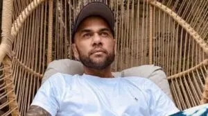 Dani Alves pronesl nepravdivé prohlášení o vězení v řeči k 35 tisícům lidí