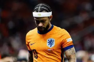 Corinthians avalia Memphis Depay após edema na coxa para escalação contra Santos no clássico