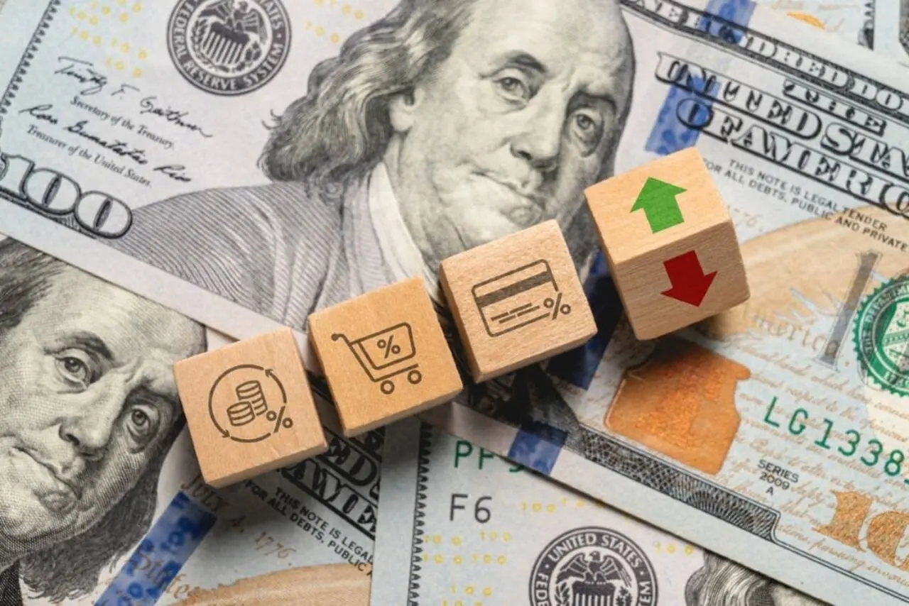 Dólar ícones em cubos de madeira