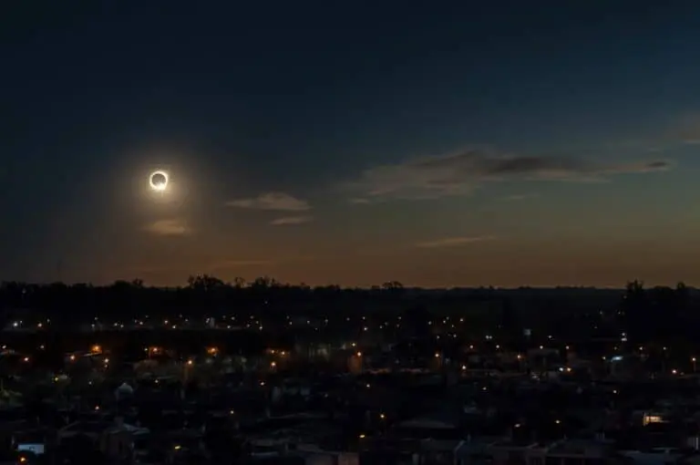 Eclipse solar total