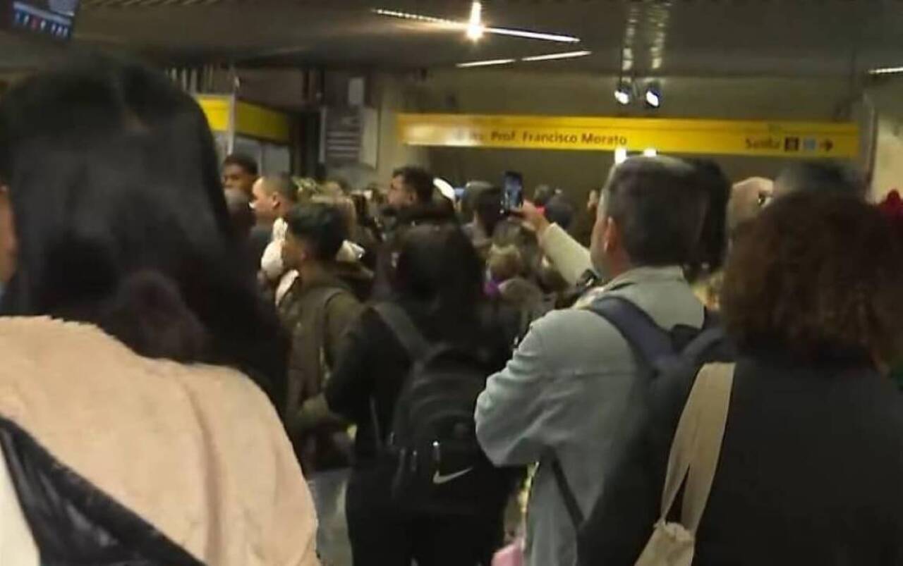 Falha na sinalização da Linha 4-Amarela paralisa metrô de SP e lota ônibus Paese