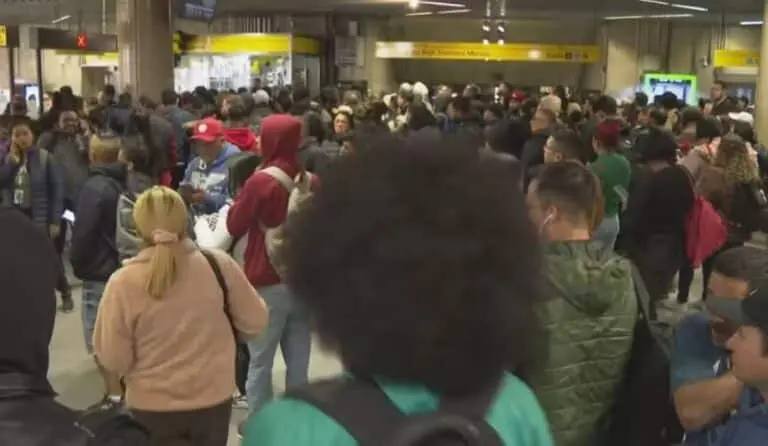 Falha na Linha 4-Amarela gera transtornos aos passageiros