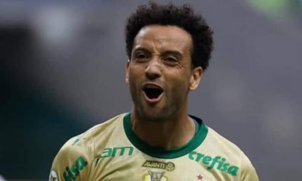 Entorse no tornozelo tira Felipe Anderson de campo e altera planejamento do Palmeiras para a temporada