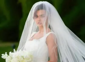Franciny Ehlke brilha em vestido de noiva em cerimônia na Itália com Tony Male