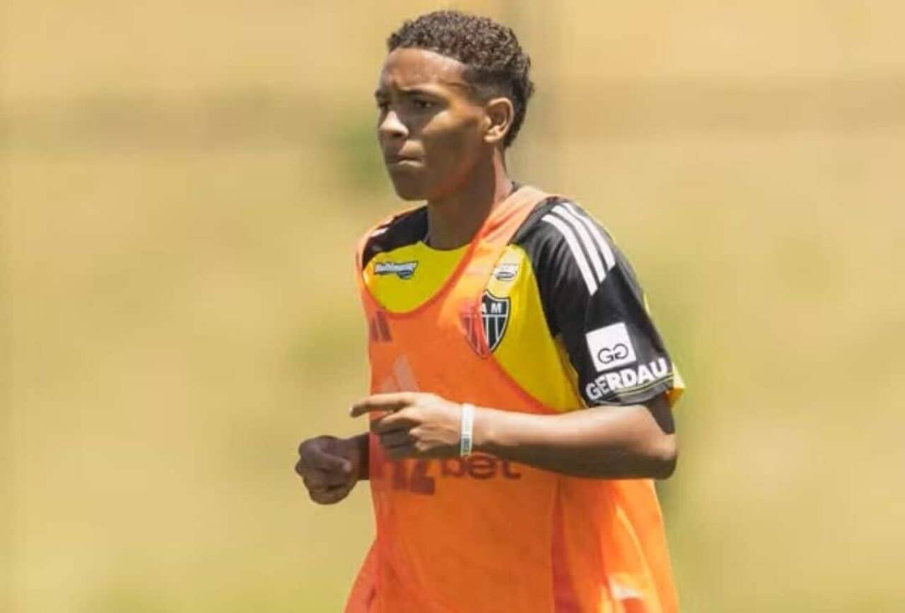 Gabriel Veneno, de 16 anos, é relacionado pela estreia no profissional do Atlético-MG contra o Sport na Arena MRV