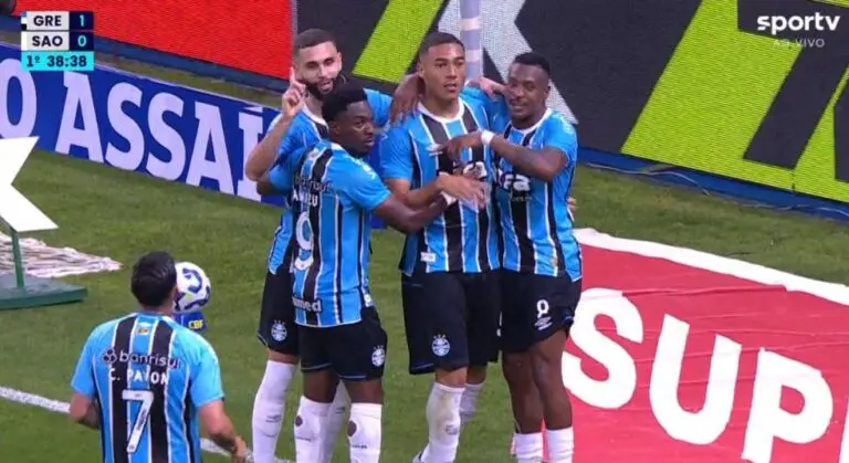 Gol do Carlos Vinicius