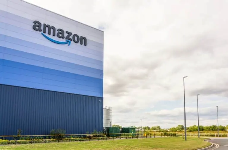 Grande centro de distribuição da Amazon