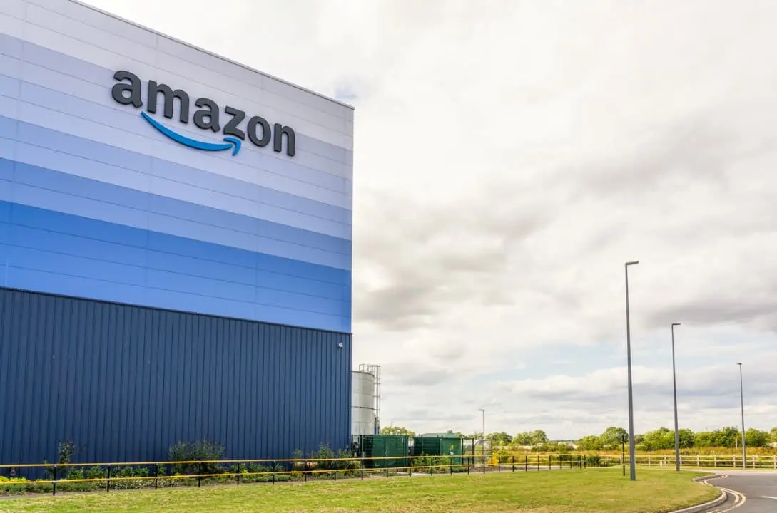 Grande centro de distribuição da Amazon