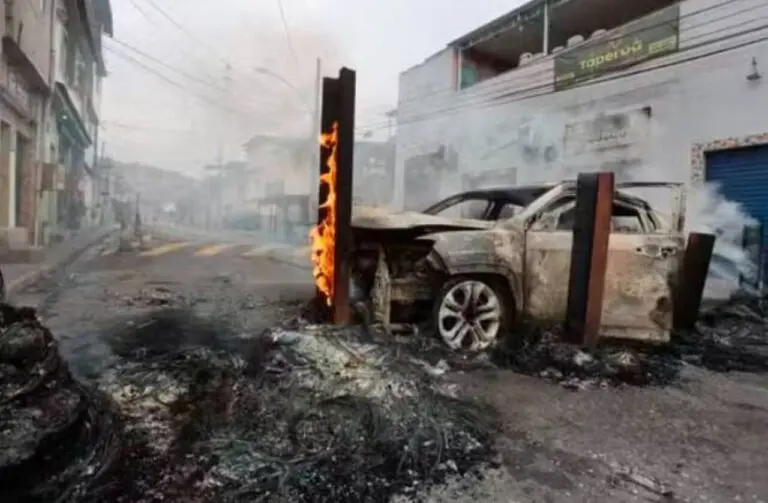 Guerra no Rio de Janeiro fecha bairros