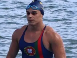 World Aquatics suspende atleta trans Hannah Caldas por recusa em exame de verificação de sexo
