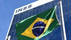 Aposentadoria no INSS: idade não é o único requisito para mulheres a partir de 62 e homens com 65