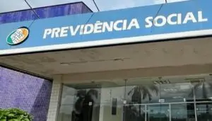 Câmara analisa projeto que pode extinguir crédito consignado por cartão para segurados do INSS