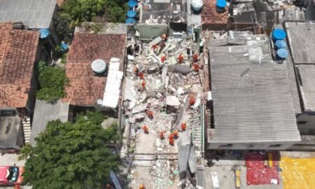 Imagem aérea mostra local de explosão em Olinda