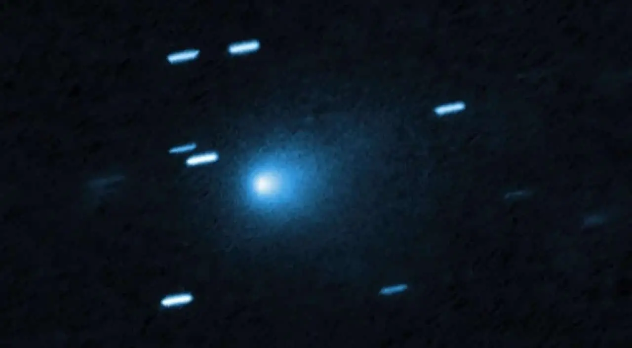 Hubble Space Telescope image of the interstellar comet 3IATLAS, showing its mane and growing tail