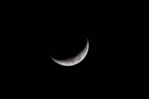 La luna menguante y Júpiter brillan juntos en el cielo este 7 de diciembre