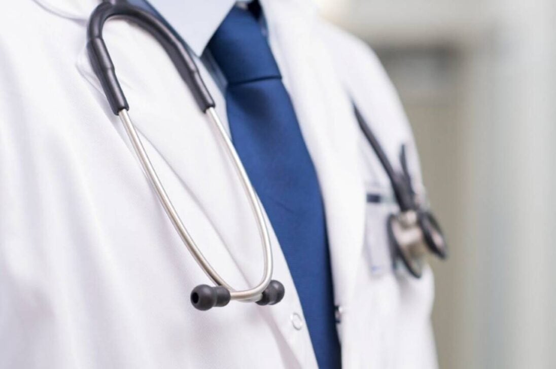 Médico com estetoscópio. Saúde e conceito médico