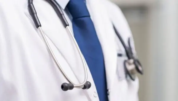 Médico com estetoscópio. Saúde e conceito médico