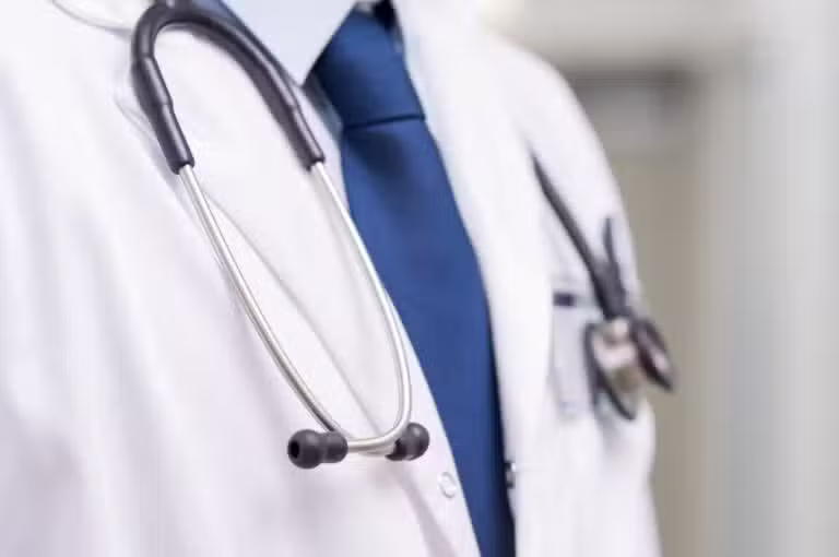 Médico com estetoscópio. Saúde e conceito médico