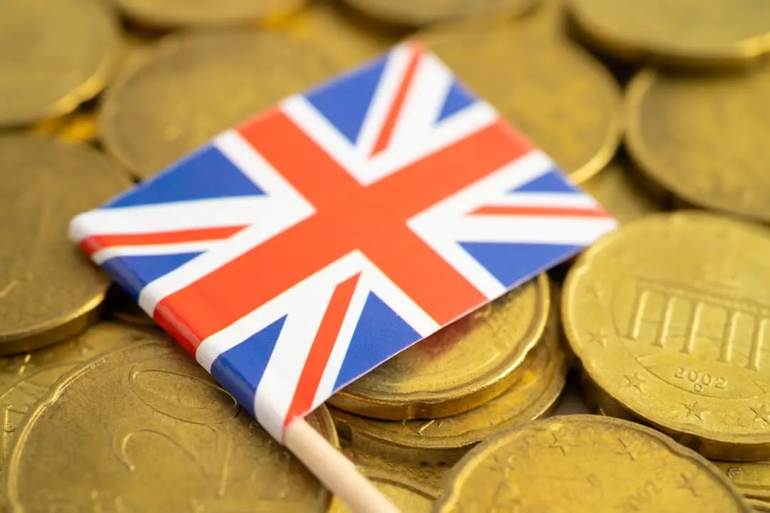 Moedas e bandeira da Inglaterra