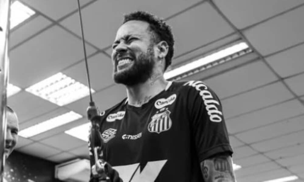 Neymar adia retorno ao Santos por cautela médica e evita gramado sintético contra Palmeiras