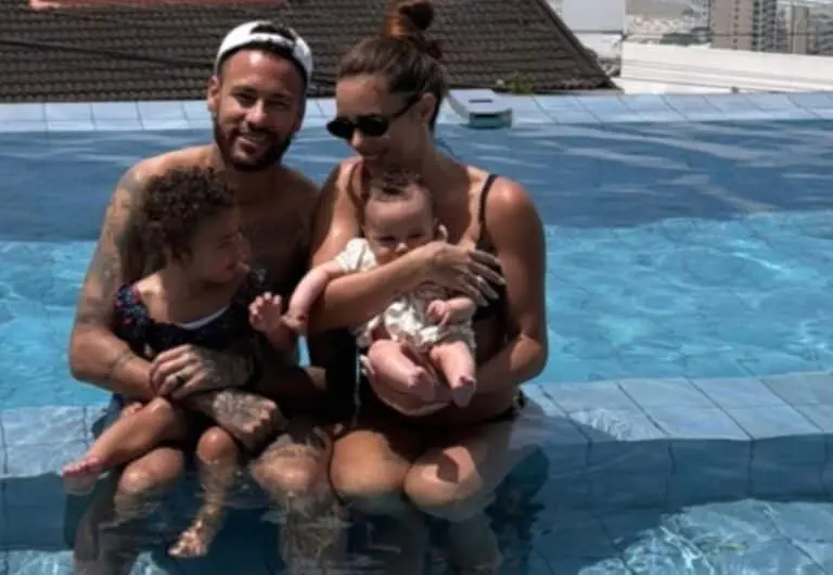 Neymar Bruna e Filhas