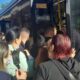 Onibus lotado devido a falha na linha amarela