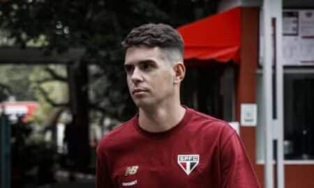 Oscar acusa lesão muscular na panturrilha e vira desfalque no São Paulo para jogo contra Grêmio