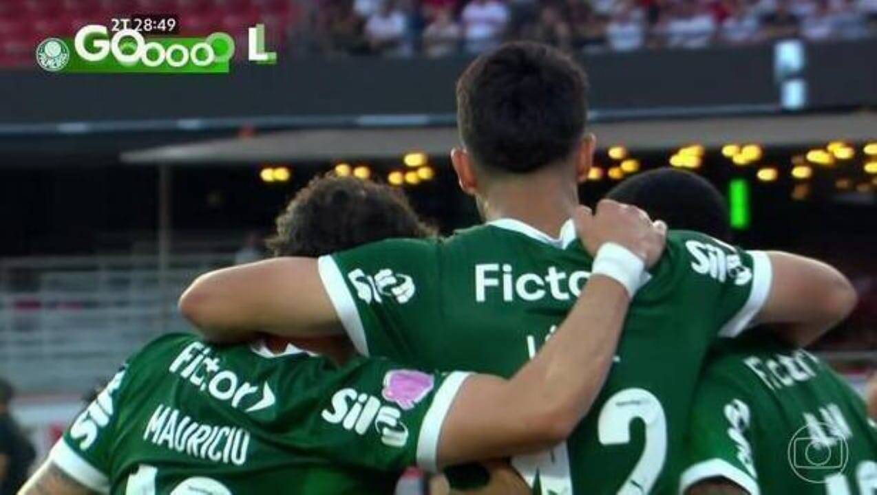 Palmeiras vira contra São Paulo no Morumbis e assume liderança do Brasileirão 2025; Vitor Roque e Flaco López dominam